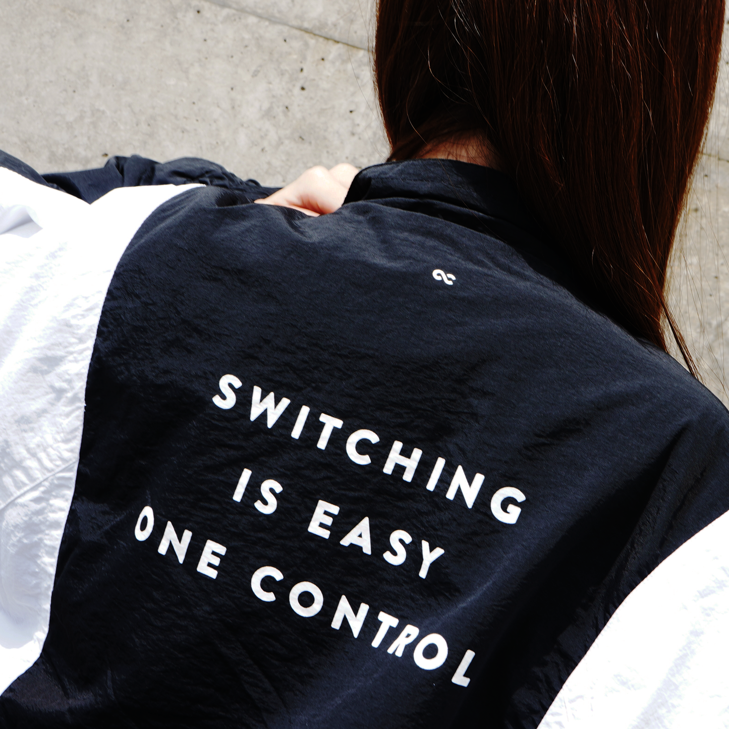 One Control ロゴ入りトラックジャケット ブラック