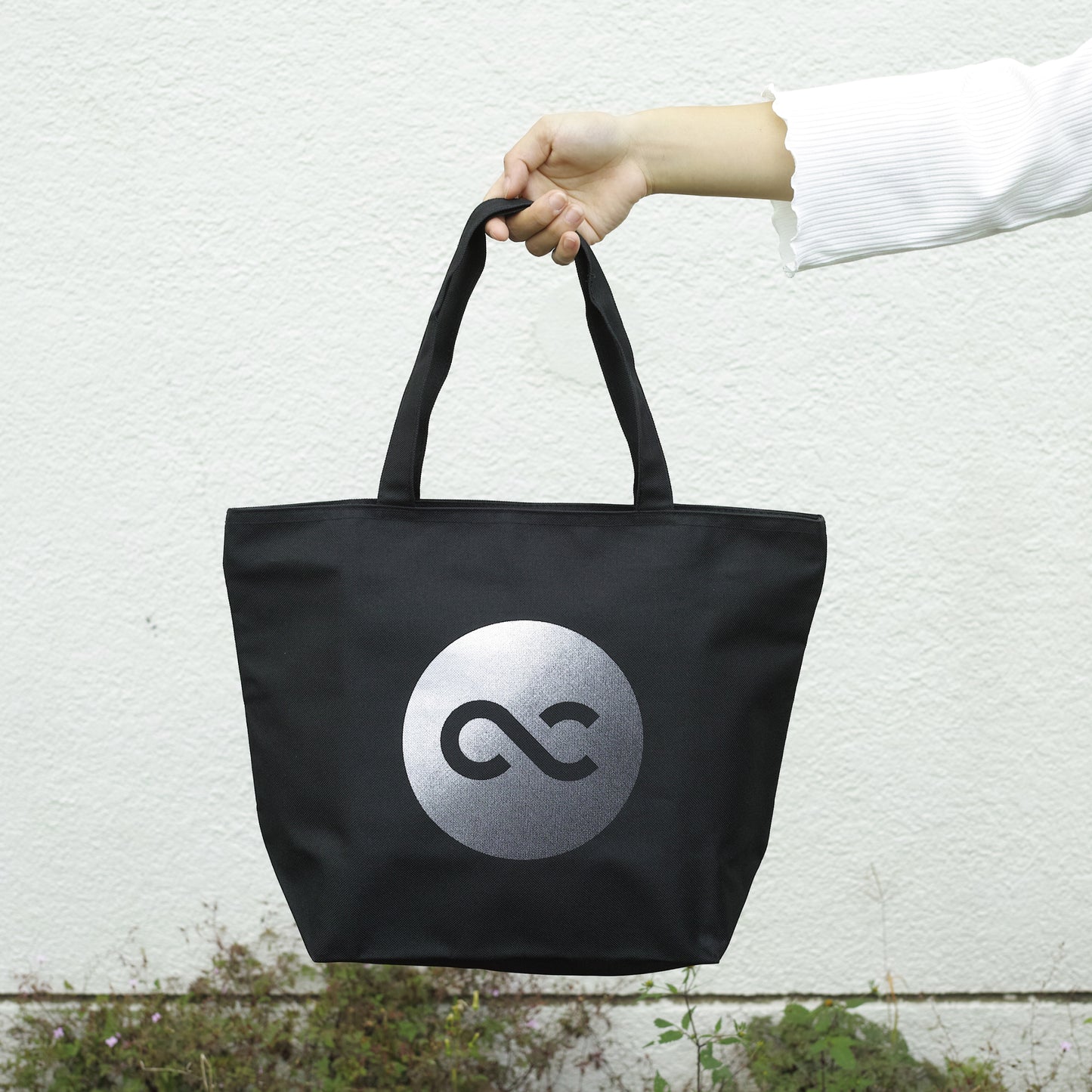 One Control ファスナー付きトートバッグ(ロゴ プリント) ブラック