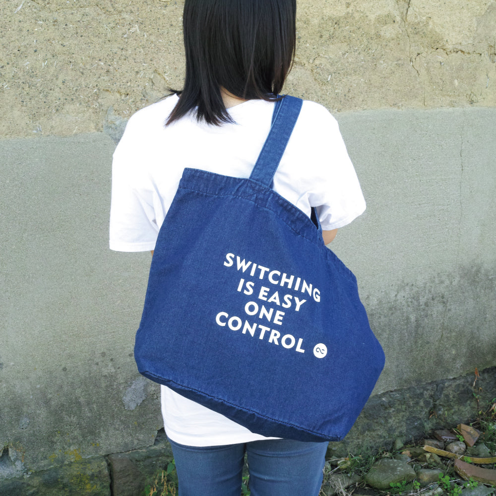 One Control トートバッグ (Switching is Easy プリント) ダークブルーデニム