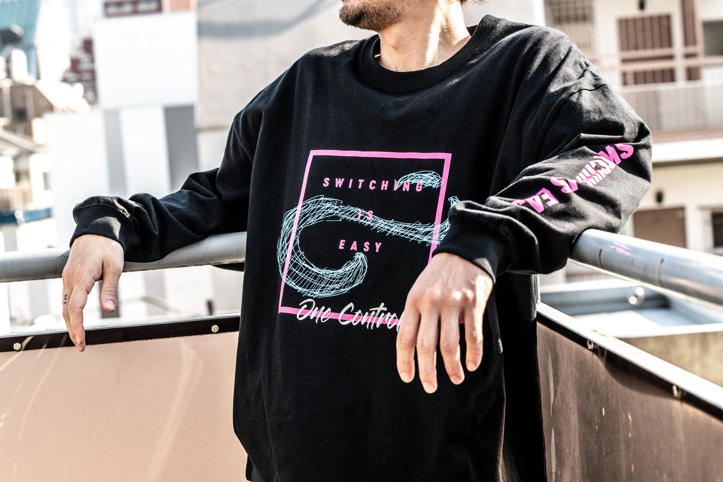 One Control Switching is Easy 長袖Tシャツ ブラック